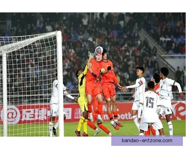 U17亚洲杯小组赛中国男足惜败日本男足赛场鏖战难挽颓势